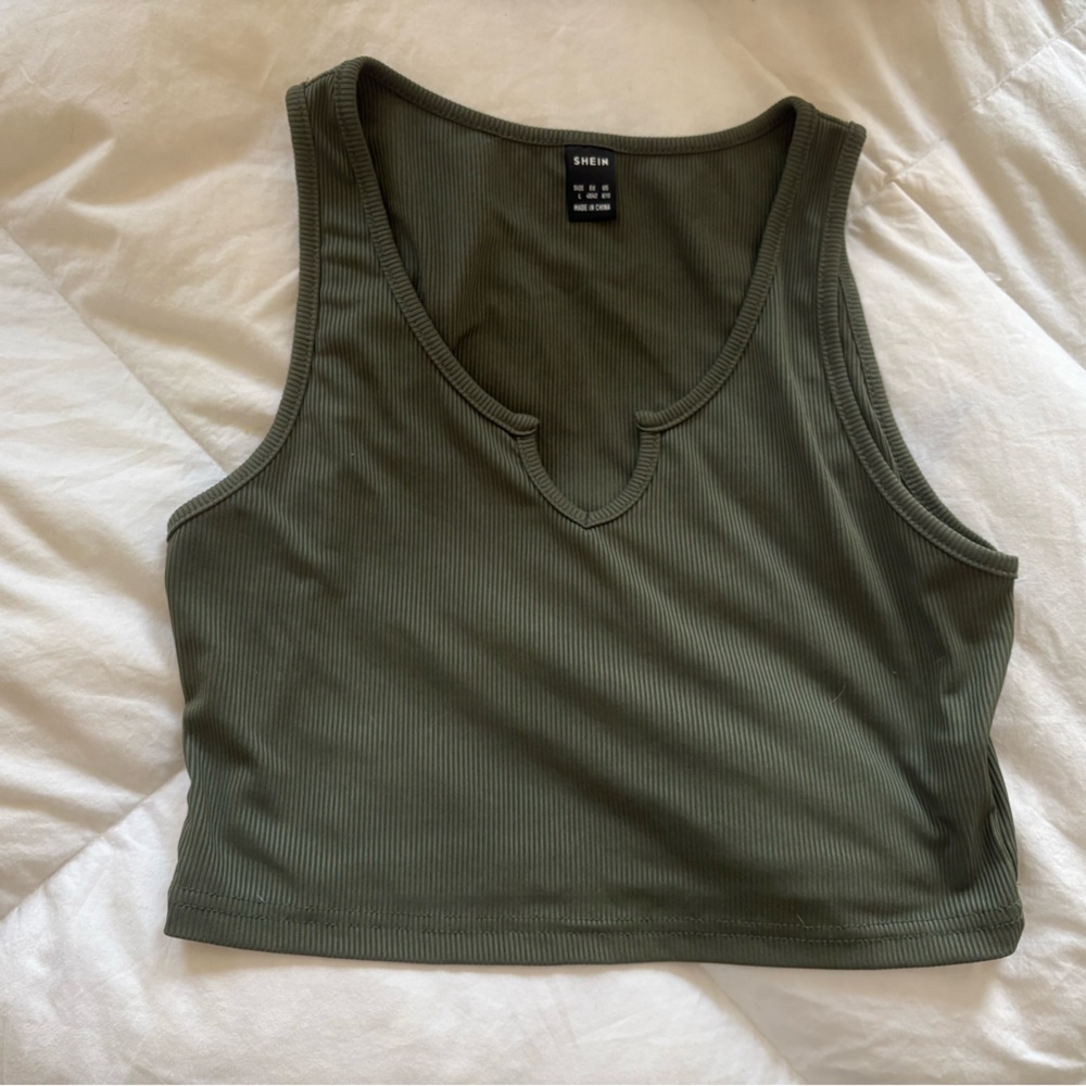 SHEIN Dark Green Ribbed V-Neck Crop Top